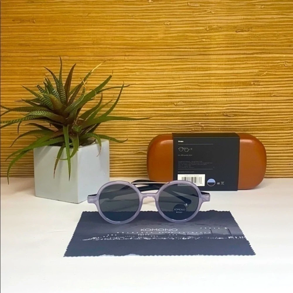 New KOMONO Vivien Violet / Black  Sunglasses purple round